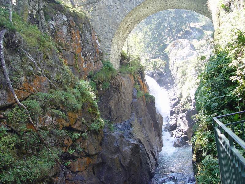 photo101_midi_pyrennees_pont_d_espagne.jpg